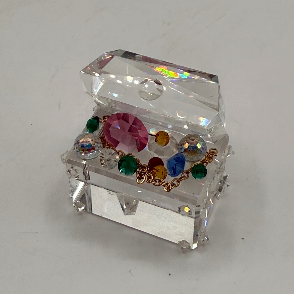 Vintage 1996 Crystal World C-920 Treasure Chest Miniature Figurine with Box READ